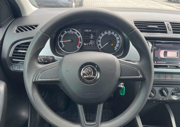 Skoda Fabia cena 45900 przebieg: 115508, rok produkcji 2019 z Kobylin małe 301